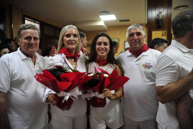 Todas las fotos del cohete de fiestas de Peralta 2019, en el que decenas de vecinos se dieron cita en la plaza de la localidad navarra para dar la bienvenida a nueve días de fiesta en honor a la Virgen de Nieva.