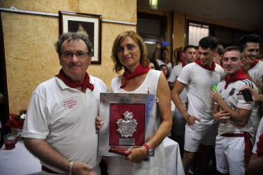 Todas las fotos del cohete de fiestas de Peralta 2019, en el que decenas de vecinos se dieron cita en la plaza de la localidad navarra para dar la bienvenida a nueve días de fiesta en honor a la Virgen de Nieva.