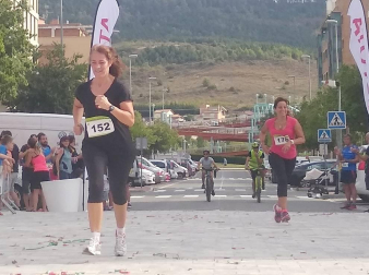 Jokin Muñoz y Ainara Alcuaz se han proclamado este domingo campeones de la IV Carrera popular de Artica, en la que han participado 150 inscritos adultos y 200 menores.