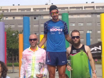 Jokin Muñoz y Ainara Alcuaz se han proclamado este domingo campeones de la IV Carrera popular de Artica, en la que han participado 150 inscritos adultos y 200 menores.