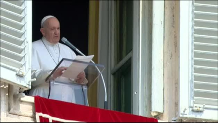 El papa Francisco se queda encerrado durante 25 minutos en un ascensor