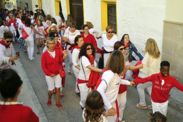 Fotos del primer encierro del puente de fiestas de Peralta y de la charanga 'Las Tetas'