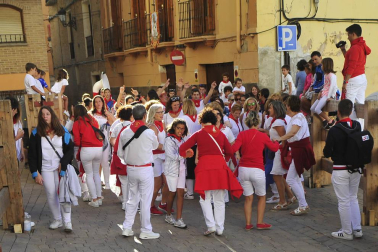 Fotos del primer encierro del puente de fiestas de Peralta y de la charanga 'Las Tetas'