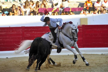 Todas las fotos del encierro del día 3 de septiembre de fiestas de Peralta, del sorteo de toros y de la corrida de rejones