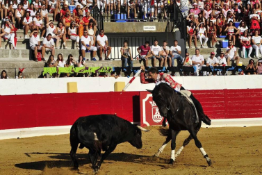 Todas las fotos del encierro del día 3 de septiembre de fiestas de Peralta, del sorteo de toros y de la corrida de rejones
