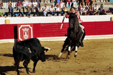 Todas las fotos del encierro del día 3 de septiembre de fiestas de Peralta, del sorteo de toros y de la corrida de rejones