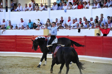 Todas las fotos del encierro del día 3 de septiembre de fiestas de Peralta, del sorteo de toros y de la corrida de rejones