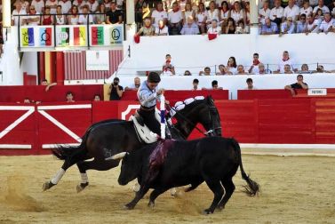 Todas las fotos del encierro del día 3 de septiembre de fiestas de Peralta, del sorteo de toros y de la corrida de rejones