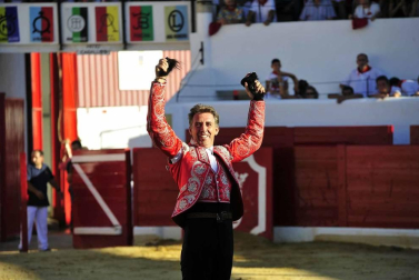 Todas las fotos del encierro del día 3 de septiembre de fiestas de Peralta, del sorteo de toros y de la corrida de rejones