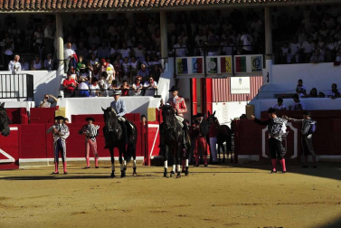 Todas las fotos del encierro del día 3 de septiembre de fiestas de Peralta, del sorteo de toros y de la corrida de rejones
