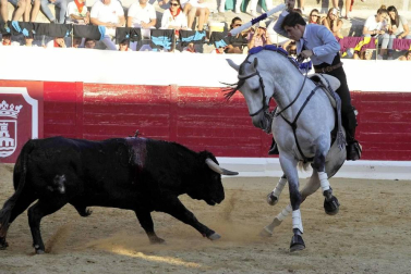 Todas las fotos del encierro del día 3 de septiembre de fiestas de Peralta, del sorteo de toros y de la corrida de rejones