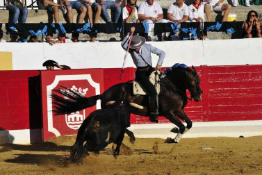Todas las fotos del encierro del día 3 de septiembre de fiestas de Peralta, del sorteo de toros y de la corrida de rejones