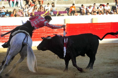 Todas las fotos del encierro del día 3 de septiembre de fiestas de Peralta, del sorteo de toros y de la corrida de rejones