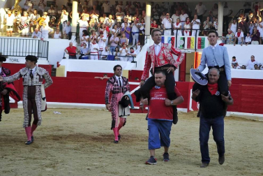 Todas las fotos del encierro del día 3 de septiembre de fiestas de Peralta, del sorteo de toros y de la corrida de rejones