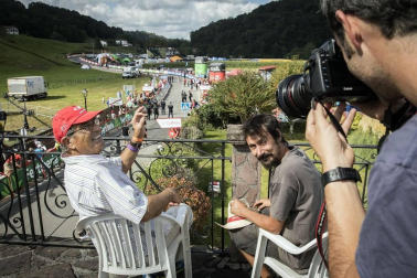 Imágenes de la llegada de la Vuelta Ciclista a España a Navarra, con el final de etapa en Urdax-Dantxarinea.