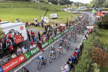 Imágenes de la llegada de la Vuelta Ciclista a España a Navarra, con el final de etapa en Urdax-Dantxarinea.