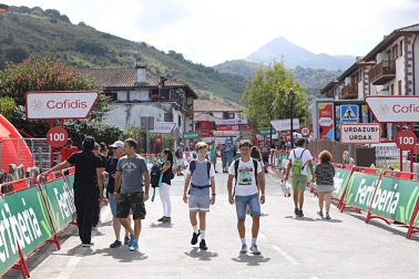 Imágenes de la llegada de la Vuelta Ciclista a España a Navarra, con el final de etapa en Urdax-Dantxarinea.