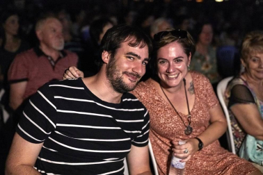 La premiada historia de 'Campeones' reunió a un numeroso público el viernes 30 de agosto en la plaza de San Francisco. Con esta película se dio el cierre al ciclo 'Noches de cine' programado por el Ayuntamiento de Pamplona, que ha proyectado diferentes filmes en diez enclaves repartidos por los barrios de Pamplona.