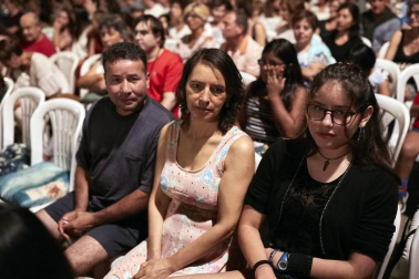 La premiada historia de 'Campeones' reunió a un numeroso público el viernes 30 de agosto en la plaza de San Francisco. Con esta película se dio el cierre al ciclo 'Noches de cine' programado por el Ayuntamiento de Pamplona, que ha proyectado diferentes filmes en diez enclaves repartidos por los barrios de Pamplona.
