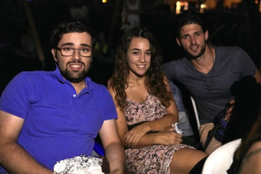 La premiada historia de 'Campeones' reunió a un numeroso público el viernes 30 de agosto en la plaza de San Francisco. Con esta película se dio el cierre al ciclo 'Noches de cine' programado por el Ayuntamiento de Pamplona, que ha proyectado diferentes filmes en diez enclaves repartidos por los barrios de Pamplona.