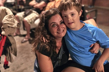 La premiada historia de 'Campeones' reunió a un numeroso público el viernes 30 de agosto en la plaza de San Francisco. Con esta película se dio el cierre al ciclo 'Noches de cine' programado por el Ayuntamiento de Pamplona, que ha proyectado diferentes filmes en diez enclaves repartidos por los barrios de Pamplona.