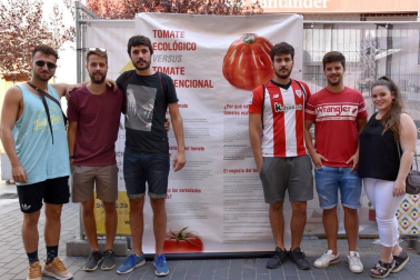 El sábado 31 de agosto se celebró el XII Concurso de tomate 'El feo de Tudela', un evento gastronómico que busca realzar las virtudes de este fruto de la huerta ribera de inconfundible y extraordinario sabor.