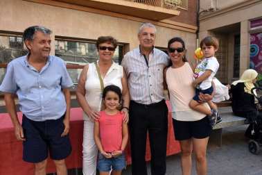 El sábado 31 de agosto se celebró el XII Concurso de tomate 'El feo de Tudela', un evento gastronómico que busca realzar las virtudes de este fruto de la huerta ribera de inconfundible y extraordinario sabor.