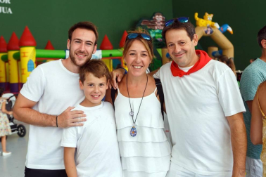 Cizur Menor celebró sus fiestas del 29 de agosto al 1 de septiembre. Las mañanas del viernes y del sábado, el frontón de esta localidad se convirtió en el rincón favorito de los más pequeños, ya que en él se pudo disfrutar de hinchables, ludoteca baby, barredora, juegos familiares, jumping y juegos lúdicos.