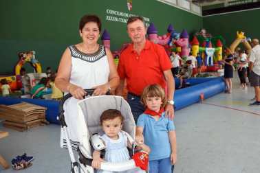 Cizur Menor celebró sus fiestas del 29 de agosto al 1 de septiembre. Las mañanas del viernes y del sábado, el frontón de esta localidad se convirtió en el rincón favorito de los más pequeños, ya que en él se pudo disfrutar de hinchables, ludoteca baby, barredora, juegos familiares, jumping y juegos lúdicos.