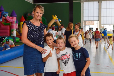 Cizur Menor celebró sus fiestas del 29 de agosto al 1 de septiembre. Las mañanas del viernes y del sábado, el frontón de esta localidad se convirtió en el rincón favorito de los más pequeños, ya que en él se pudo disfrutar de hinchables, ludoteca baby, barredora, juegos familiares, jumping y juegos lúdicos.