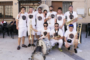 Del 27 de agosto al 1 de septiembre los vecinos de Dicastillo salieron a la calle para compartir con vecinos y visitantes la alegría de sus fiestas grandes. Desde el Chupinazo hasta el Pobre de mí, el programa de fiestas reservó actos especiales para niños, mujeres, jóvenes y jubilados.