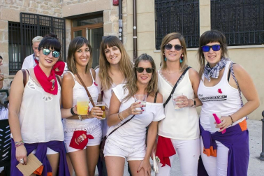 Del 27 de agosto al 1 de septiembre los vecinos de Dicastillo salieron a la calle para compartir con vecinos y visitantes la alegría de sus fiestas grandes. Desde el Chupinazo hasta el Pobre de mí, el programa de fiestas reservó actos especiales para niños, mujeres, jóvenes y jubilados.