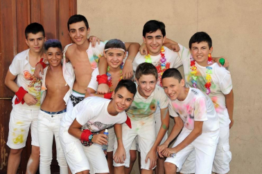 El sábado 31 de agosto los vecinos de Peralta festejaron por todo lo alto el inicio de sus fiestas de verano. Las cuadrillas asistieron al tradicional chupinazo llenando de color y alegría las calles. Mañana domingo se dará cierre a las celebraciones cuando se entone el Pobre de mí. Todavía se prolongará un día más el ambiente festivo con la puesta en marcha, el lunes, del Día de Ranchos.