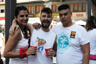 El sábado 31 de agosto los vecinos de Peralta festejaron por todo lo alto el inicio de sus fiestas de verano. Las cuadrillas asistieron al tradicional chupinazo llenando de color y alegría las calles. Mañana domingo se dará cierre a las celebraciones cuando se entone el Pobre de mí. Todavía se prolongará un día más el ambiente festivo con la puesta en marcha, el lunes, del Día de Ranchos.