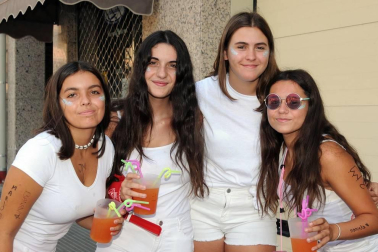 El sábado 31 de agosto los vecinos de Peralta festejaron por todo lo alto el inicio de sus fiestas de verano. Las cuadrillas asistieron al tradicional chupinazo llenando de color y alegría las calles. Mañana domingo se dará cierre a las celebraciones cuando se entone el Pobre de mí. Todavía se prolongará un día más el ambiente festivo con la puesta en marcha, el lunes, del Día de Ranchos.