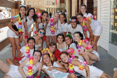 El sábado 31 de agosto los vecinos de Peralta festejaron por todo lo alto el inicio de sus fiestas de verano. Las cuadrillas asistieron al tradicional chupinazo llenando de color y alegría las calles. Mañana domingo se dará cierre a las celebraciones cuando se entone el Pobre de mí. Todavía se prolongará un día más el ambiente festivo con la puesta en marcha, el lunes, del Día de Ranchos.