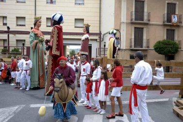 Todas las fotos del encierro y de la comparsa de gigantes y cabezudos de fiestas de Peralta 2019