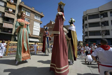 Todas las fotos del encierro y de la comparsa de gigantes y cabezudos de fiestas de Peralta 2019