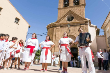 Todas las fotos de la procesión de fiestas de Fontellas 2019
