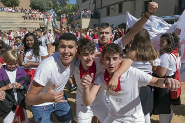 Eduardo Sanz, teniente de alcalde y concejal de Cárcar, fue el encargado de iniciar las fiestas en honor a la Santa Cruz