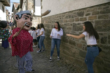 La diversidad es una seña de identidad de Ochagavía y así quedó puesto de manifiesto este año en el inicio festivo