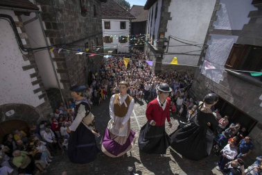 La diversidad es una seña de identidad de Ochagavía y así quedó puesto de manifiesto este año en el inicio festivo
