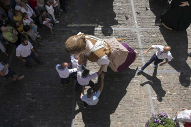 La diversidad es una seña de identidad de Ochagavía y así quedó puesto de manifiesto este año en el inicio festivo