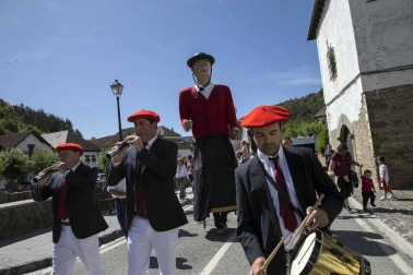 La diversidad es una seña de identidad de Ochagavía y así quedó puesto de manifiesto este año en el inicio festivo