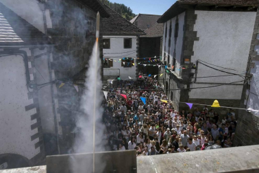 La diversidad es una seña de identidad de Ochagavía y así quedó puesto de manifiesto este año en el inicio festivo