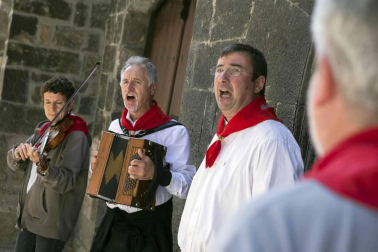 La diversidad es una seña de identidad de Ochagavía y así quedó puesto de manifiesto este año en el inicio festivo