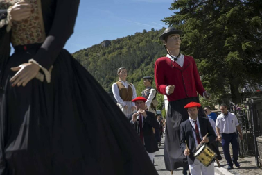 La diversidad es una seña de identidad de Ochagavía y así quedó puesto de manifiesto este año en el inicio festivo