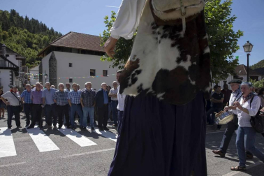 La diversidad es una seña de identidad de Ochagavía y así quedó puesto de manifiesto este año en el inicio festivo