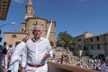 Eduardo Sanz, teniente de alcalde y concejal de Cárcar, fue el encargado de iniciar las fiestas en honor a la Santa Cruz