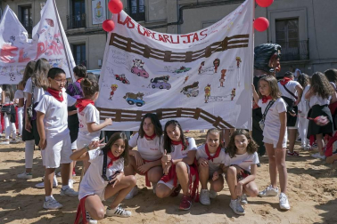 Eduardo Sanz, teniente de alcalde y concejal de Cárcar, fue el encargado de iniciar las fiestas en honor a la Santa Cruz